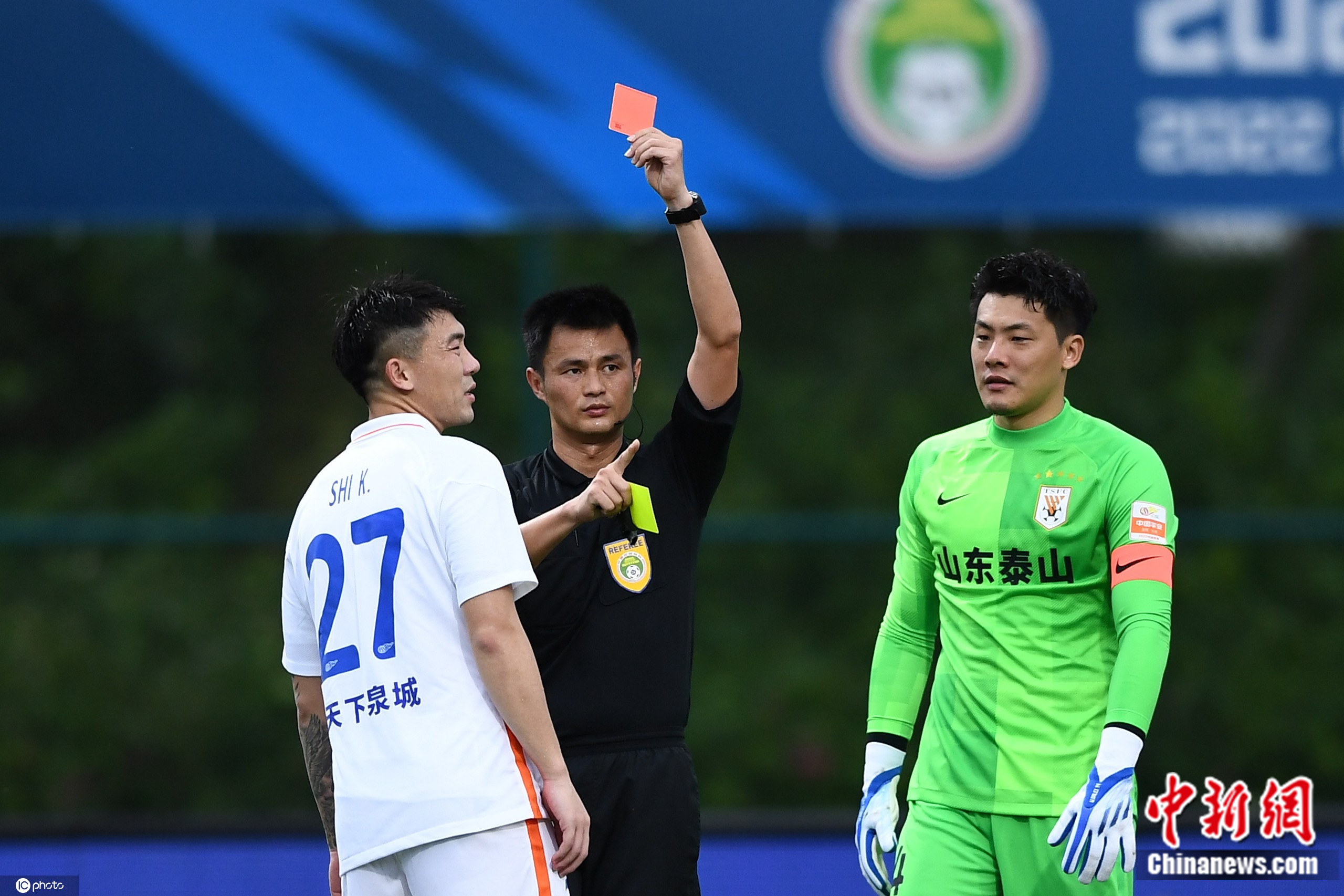 本赛季中超恢复主客场后，热度与紧张并存，争