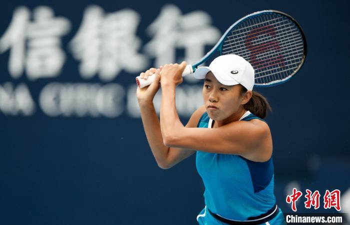 35岁张帅爆冷击败纳瓦罗晋级中网32强