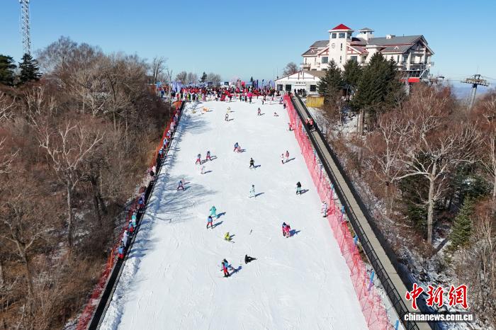 哈尔滨政协委员推动冰雪运动发展 构建赛事体系