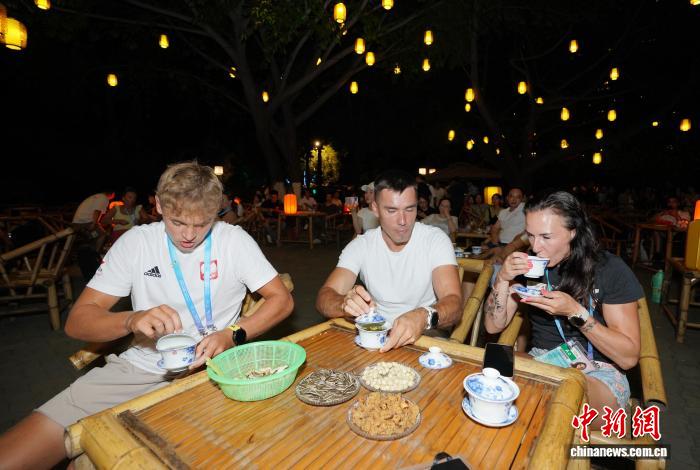 成都世运会掀美食文化交流热潮 多国运动员沉浸