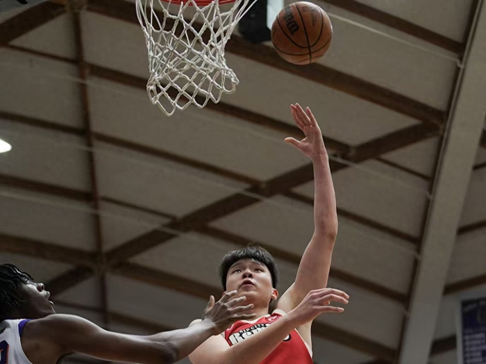 杨瀚森力战猛龙难阻败局