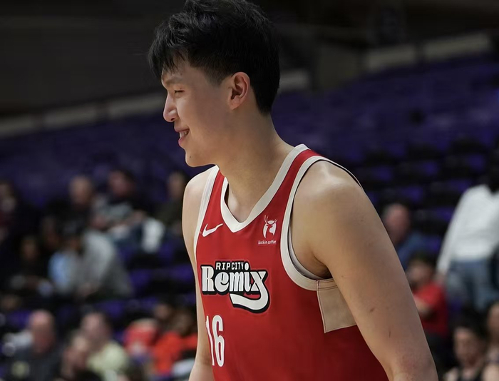 杨瀚森力战猛龙难阻败局 富尔茨表态欲重返NBA