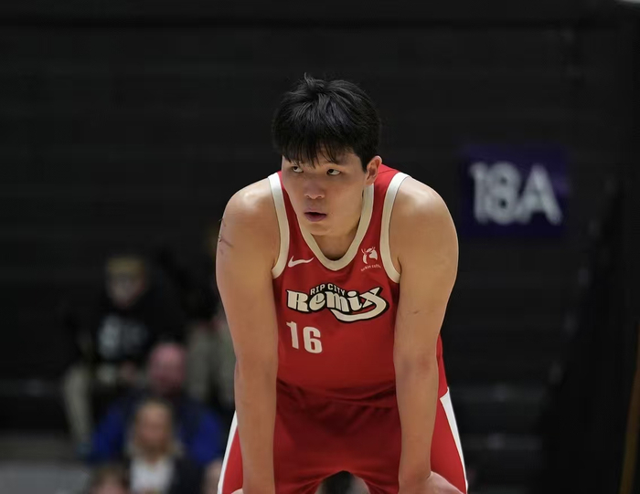 杨瀚森力战猛龙难阻败局 富尔茨表态欲重返NBA