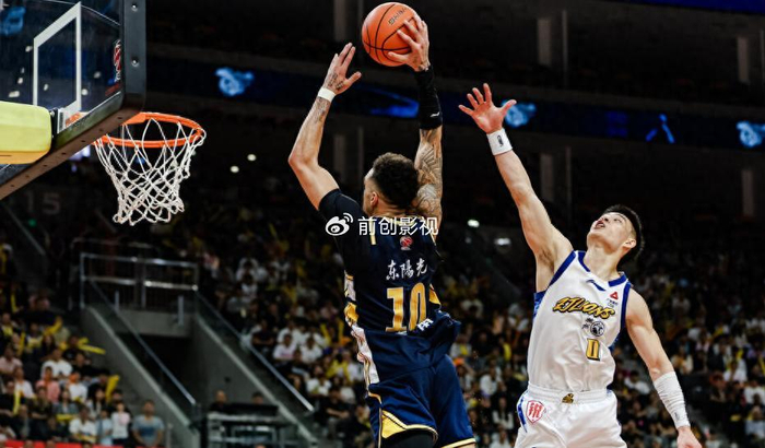 广东爆冷掀翻广厦积分榜格局生变