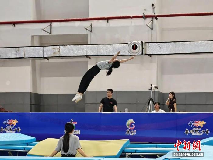 桂港蹦床队开展为期一周训练交流